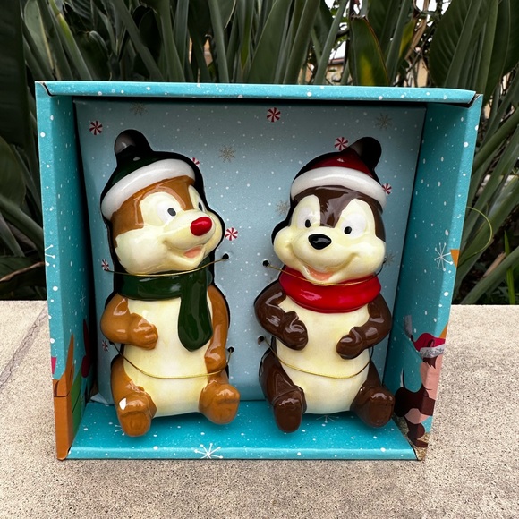 Disney Dining Disney Chip And Dale Salt Pepper Shakers Christmas